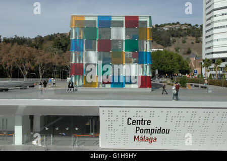 Chaîne, musée français ,Centre Pompidou,Rubic's cube ,port,port,port, Malaga Banque D'Images