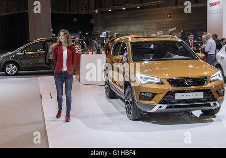 Madrid, Espagne, 10 mai 2016. Une voiture orange vue dans l'inauguration d'exposition d'automobiles. Banque D'Images