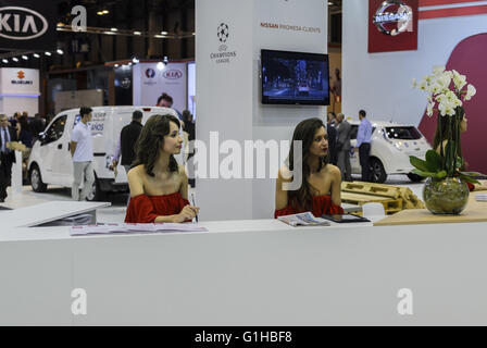 Madrid, Espagne, 10 mai 2016. Un compteur de vue dans l'inauguration de l'exposition d'automobiles. Banque D'Images