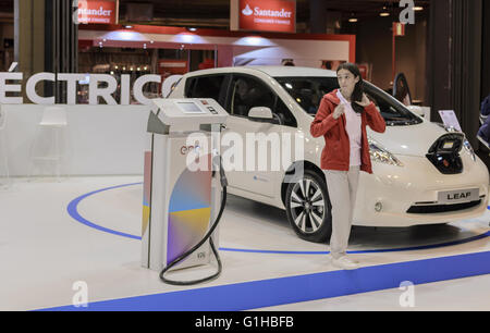 Madrid, Espagne, 10 mai 2016. Vue d'un fournisseur à l'inauguration de l'exposition d'automobiles. Banque D'Images