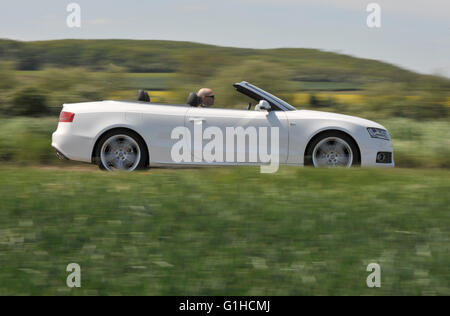 2009 Audi A5 Cabriolet V6 TDi moteur diesel dans le pays d'en haut Banque D'Images