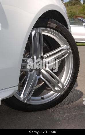 2009 Audi A5 Cabriolet V6 diesel TDi alloy wheel Banque D'Images