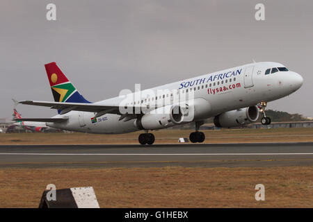 Close up of a South African Airways Airbus A320 au départ de Nairobi Banque D'Images