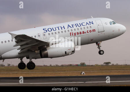 Close up of a South African Airways Airbus A320 au départ de Nairobi Banque D'Images