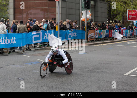 L'athlète en fauteuil roulant au Marathon de Londres Banque D'Images