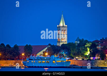 Ville de Zadar en soirée au bord de l'avis, la Dalmatie, Croatie Banque D'Images