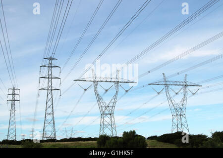 Les lignes électriques et les pylônes d'Australie à Melbourne Australie Victoria Banque D'Images