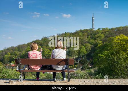 Tour d'observation sur la colline de Petrin au printemps, Prague, République Tchèque Banque D'Images