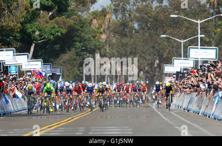 San Diego, CA, USA. 15 mai, 2016. SAN DIEGO, CA - 15 MAI 2016 - | Riders course vers la finale de l'étape 1 de l'Amgen Tour de Californie à Mission Bay. © K.C. Alfred/San Diego Union-Tribune/ZUMA/Alamy Fil Live News Banque D'Images