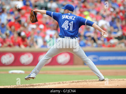 15 mai 2016 : de baseball des Blue Jays de Toronto Aaron Sanchez # 41 lors d'un match entre la MLB les Blue Jays de Toronto et les Rangers du Texas à Globe Life Park à Arlington, TX Texas défait 7-6 Toronto Albert Pena/CSM Banque D'Images