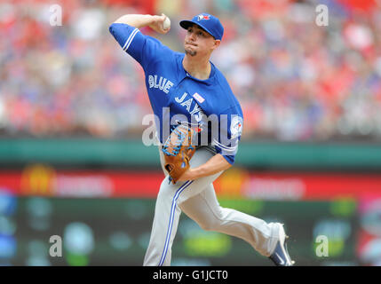 15 mai 2016 : le lanceur partant des Blue Jays de Toronto Aaron Sanchez # 41 lors d'un match entre la MLB les Blue Jays de Toronto et les Rangers du Texas à Globe Life Park à Arlington, TX Texas défait 7-6 Toronto Albert Pena/CSM Banque D'Images