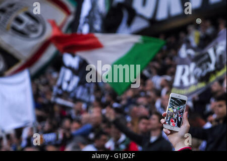 Turin, Italie. 14 mai, 2016. La Juventus fans Football/soccer : Italien 'Serie' un match entre la Juventus 5-0 UC Sampdoria au Juventus Stadium à Turin, Italie . © aicfoto/AFLO/Alamy Live News Banque D'Images