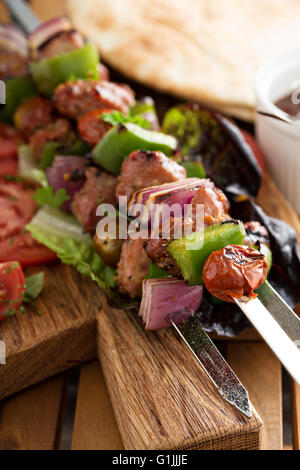 Brochettes de veau aux légumes Banque D'Images