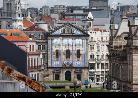 Saint Anthony's Church Congregados (Igreja de Santo Antonio dos Congregados) à Porto, Portugal, paysage urbain Banque D'Images