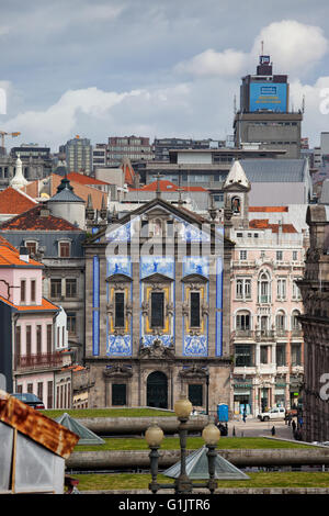 Saint Anthony's Church Congregados (Igreja de Santo Antonio dos Congregados) à Porto, Portugal, paysage urbain Banque D'Images