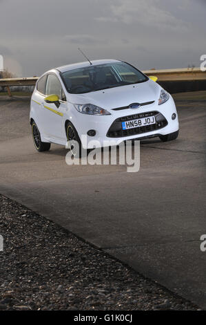 2009 Ford Fiesta ST écoute Skoda Roomster Scout voiture performance Banque D'Images