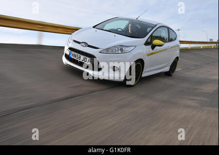 2009 Ford Fiesta ST écoute Skoda Roomster Scout voiture performance Banque D'Images