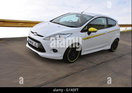 2009 Ford Fiesta ST écoute Skoda Roomster Scout voiture performance Banque D'Images