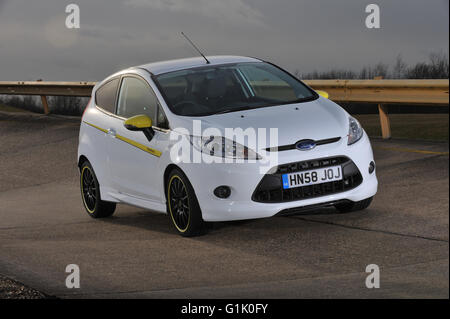 2009 Ford Fiesta ST écoute Skoda Roomster Scout voiture performance Banque D'Images