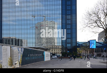 Réflexions à Hyatt Regency Hotel, Birmingham. Banque D'Images