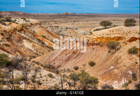 Painted Desert, beaucoup de nuances d'orange, jaune et blanc, schiste Arckaringa Hills, Arckaringa, Australie du Sud Banque D'Images