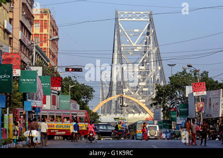 Howrah Bridge sur la rivière Hooghly, Calcutta, Inde. Banque D'Images