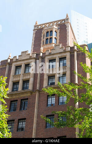 Dans l'architecture néogothique Tudor City, NYC Banque D'Images