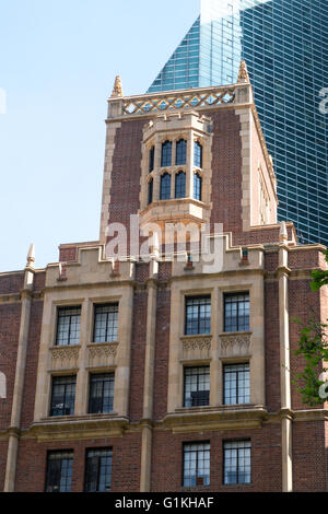 Dans l'architecture néogothique Tudor City, NYC Banque D'Images