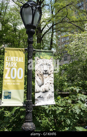 Des bannières, zoo de Central Park, NYC Banque D'Images