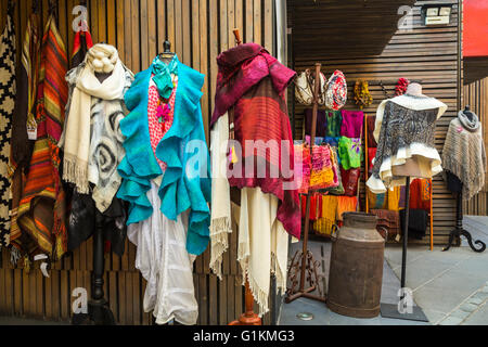 Articles à vendre à Patio Bellavista sur la rue Pio Nono, Providencia, Santiago, Chili, Amérique du Sud. Banque D'Images