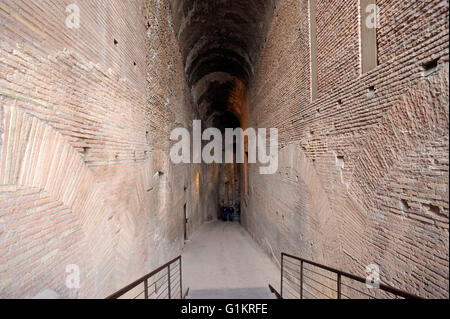 La rampe impériale de Domitien a été l'entrée du Palais Impérial sur le Mont Palatin, le Forum Romain, Rome, Italie Banque D'Images