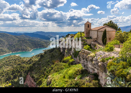 Vue de l'église romane de Santa Maria de Siurana en Catalogne Banque D'Images