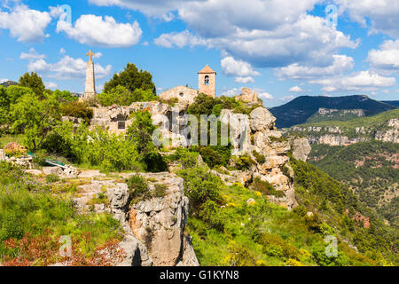 Vue de l'église romane de Santa Maria de Siurana en Catalogne Banque D'Images