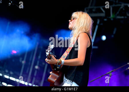 BENICASSIM, ESPAGNE - 20 juillet : Nina Nesbitt (singer) effectue au Festival le 20 juillet 2014 à Benicassim, Espagne. Banque D'Images