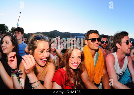 BENICASSIM, ESPAGNE - 20 juillet : foule lors d'un concert au Festival de Musique le 20 juillet 2014 à Benicassim, Espagne. Banque D'Images