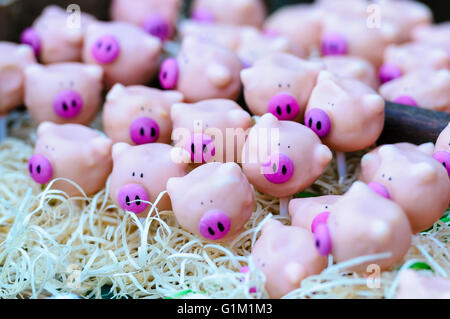 Bonbons de forme de porcs à la vente à un décrochage du marché shop Banque D'Images