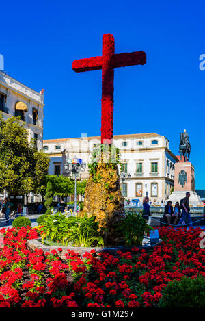 Plaza de Las Tendillas. Le Festival croisements peut, Cruces de Mayo, est célébrée dans de nombreuses régions du monde. Cordoue, Espagne Banque D'Images