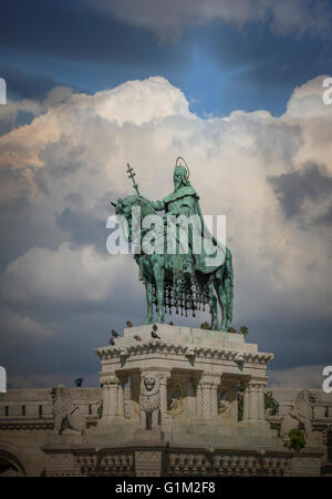 Bastion des pêcheurs à Budapest, Hongrie statue Banque D'Images