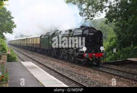 35028 passant Avoncliff avec une baignoire à Pullman Banque D'Images