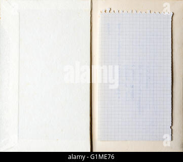 Livre Ouvert A La Premiere Page Montrant Vierge Utilise Du Papier A L Interieur Photo Stock Alamy