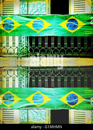 Coupe du Monde FIFA 2014, drapeau brésilien dans le Pelourinho, Salvador da Bahia, Brésil. Banque D'Images