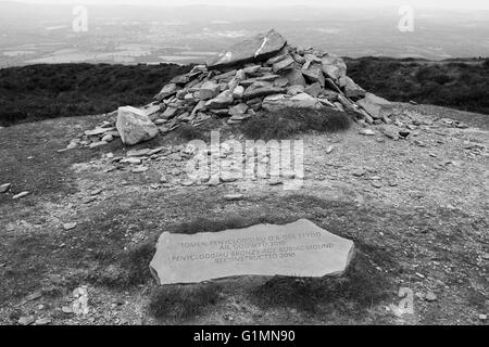 Penycloddiau Tumulus de l'âge du Bronze reconstruit Banque D'Images