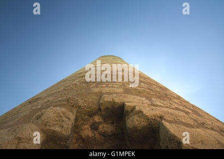 Prise de vue au grand angle extrême du donjon du château de Brandebourg, en Thuringe, en Allemagne. Banque D'Images