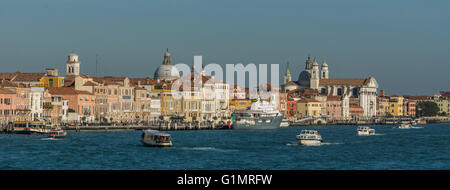 Vu Venise de Canale della Giudecca avec Santa Maria del Rosario Banque D'Images