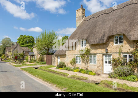 Le village pittoresque de Minster Lovell, Oxfordshire, England, UK Banque D'Images