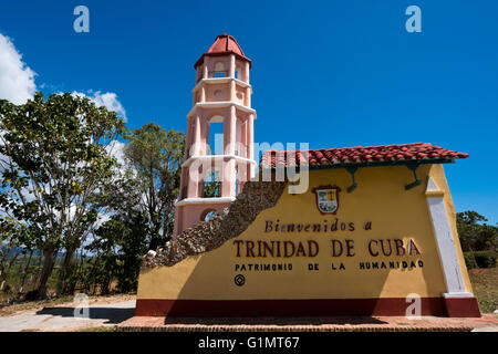 Vue horizontale du panneau de bienvenue à Trinidad, Cuba. Banque D'Images