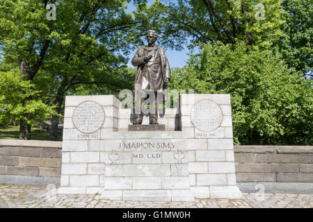 Le Dr J. Marion Sims Statue, Central Park, NYC, USA Banque D'Images