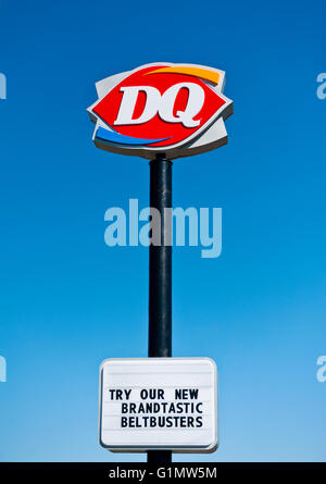 'Q' Dairy Queen ice cream restaurant sign Banque D'Images