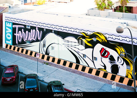 "Amour pour toujours" peinture murale par DFace situé au 7ème et Fremont street, Las Vegas, Nevada Banque D'Images