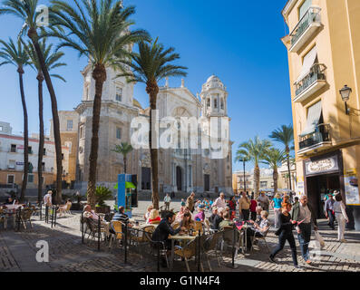 Cadix, Province de Cadix, Andalousie, Espagne du sud. La cathédrale sur la Plaza de la Catedral, construit entre 1722 et 1838. Banque D'Images